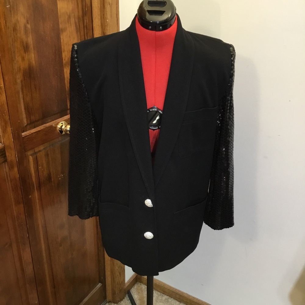 Very sharp Criscione blazer, size (2-4), NWT, sequined sleeves, 3 pockets,